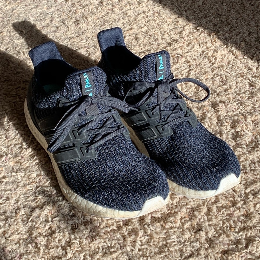 Adidas Ultraboosts Men’s 9.5 Navy / Black Shoes